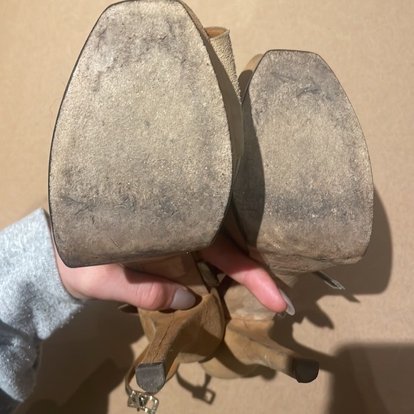 Fendi silver and gold heel.  Size 38 - Picture 4 of 4